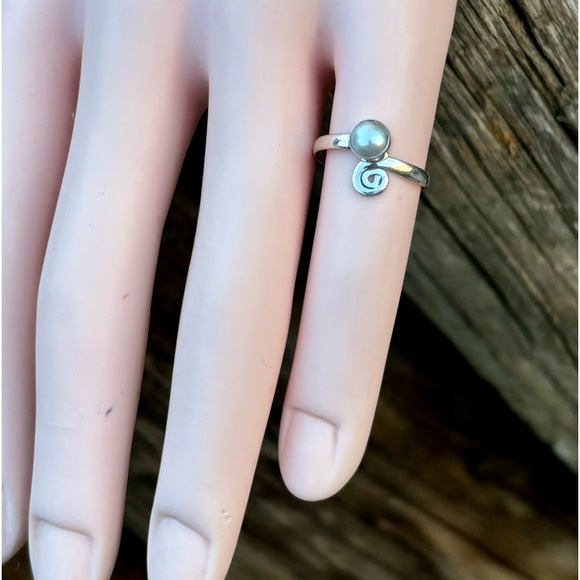 Pearl Ring - Picture 2 of 15